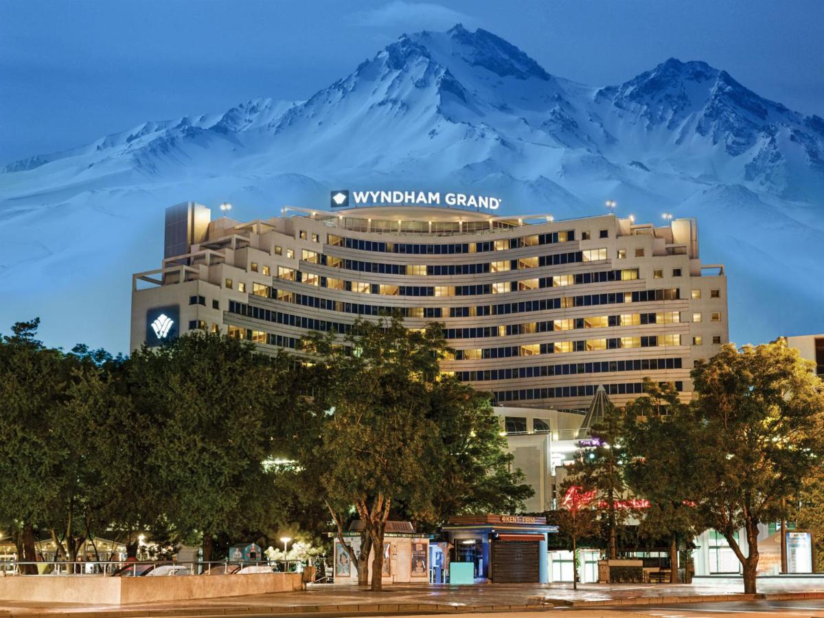 Wyndham Grand Kayseri Exterior photo The hotel in 2016