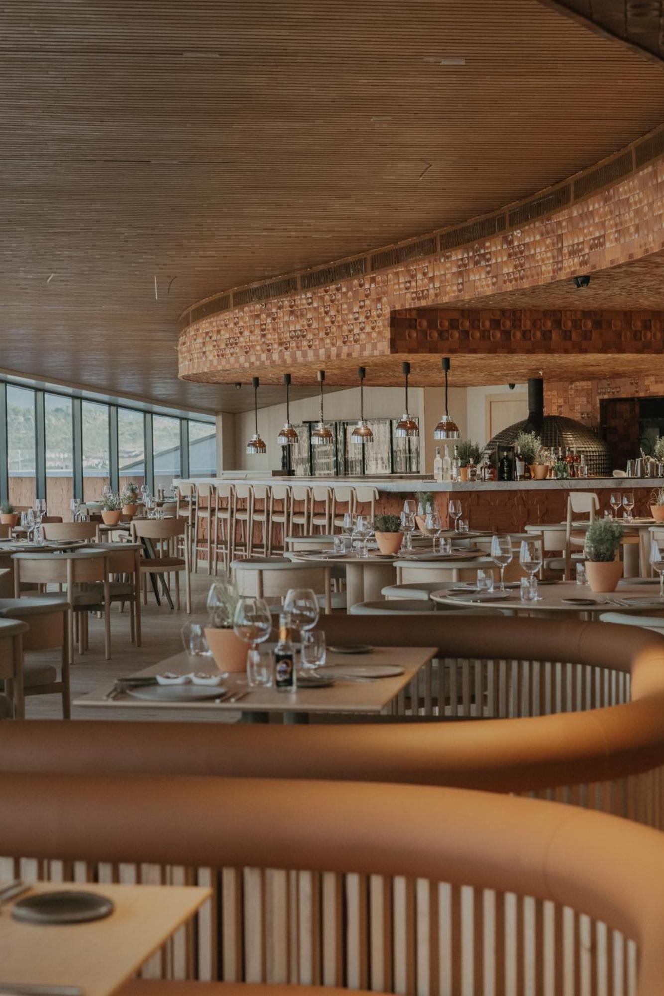 Wyndham Grand Kayseri Exterior photo Restaurant in the Hotel
