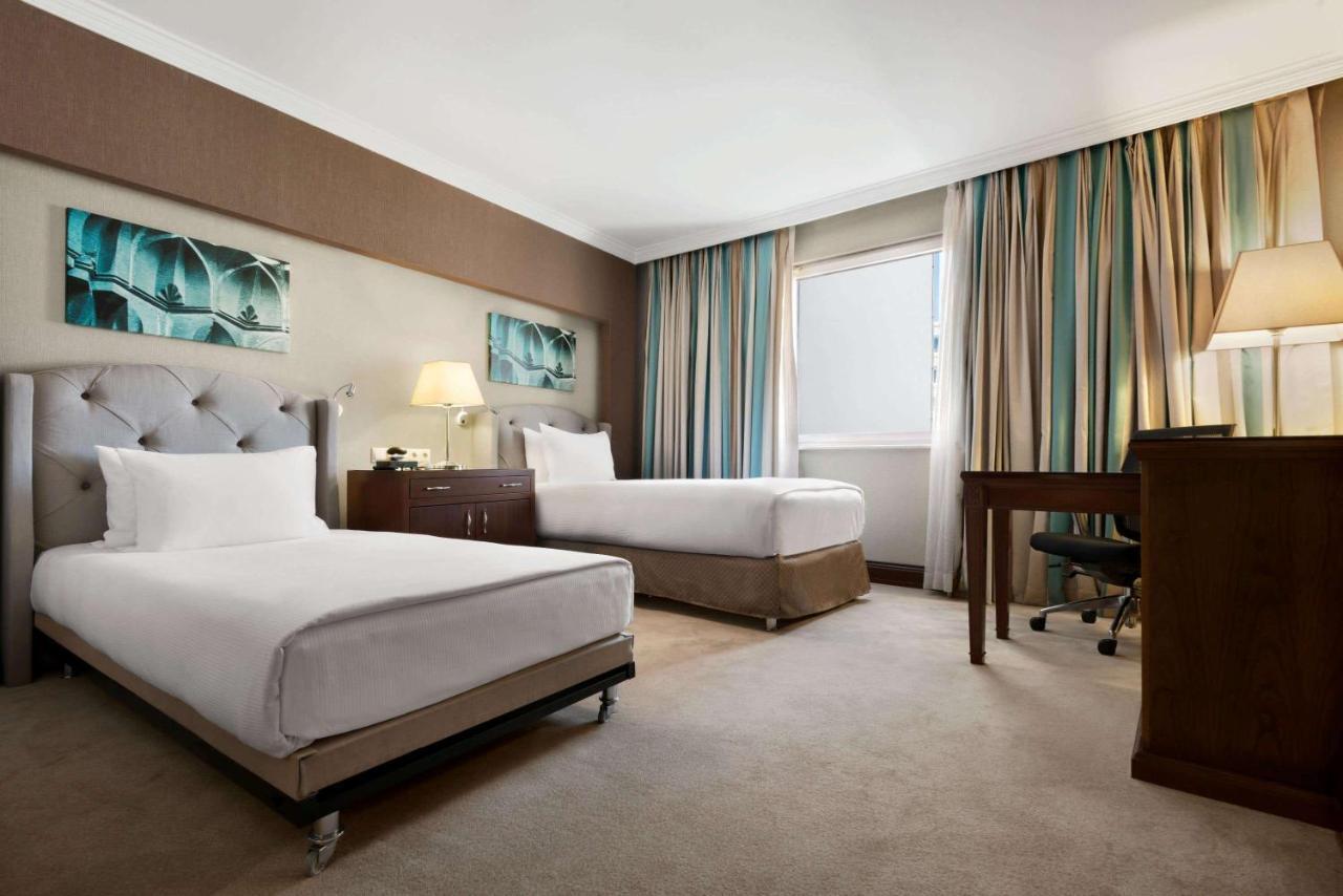 Wyndham Grand Kayseri Exterior photo A room at the Hilton London Heathrow